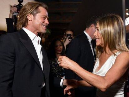 This image of Brad Pitt and Jennifer Aniston crossing paths in 2020 at an awards ceremony after years of not seeing each other broke the internet.