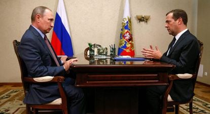 Vladimir Putin meeting with the Prime Minister of Russia, Dmitri Medvédev.