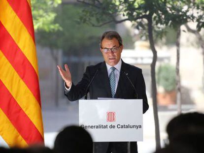 Artur Mas speaks to the press on Friday morning.