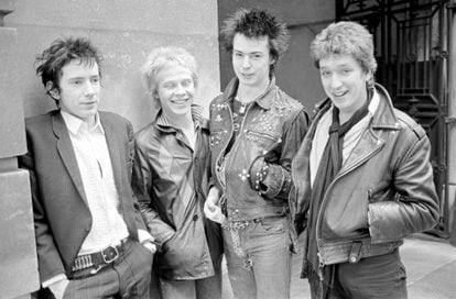 Johnny Rotten, drummer Paul Cook, bass guitarist Sid Vicious, born John Simon Ritchie, and guitarist Steve Jones, members of punk group the Sex Pistols