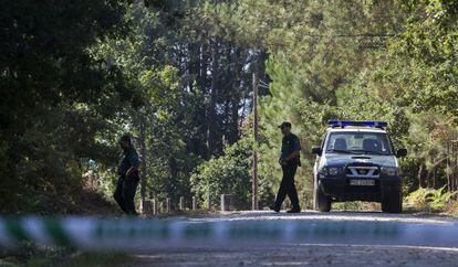 Civil Guard agents guard the site where the 12-year-old girl&#039;s body was found on Sunday.