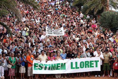 Residents protest against "drunken tourism" in Lloret de Mar.
