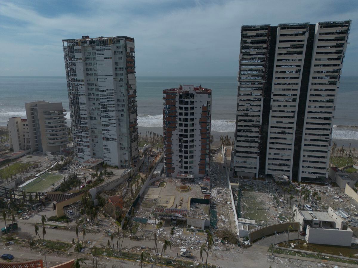 Portrait of a catastrophe: Acapulco stares into the abyss after the  devastation of Otis, International