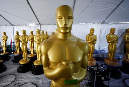 How Much the 2023 Oscars Statuette Is Really Worth - Parade