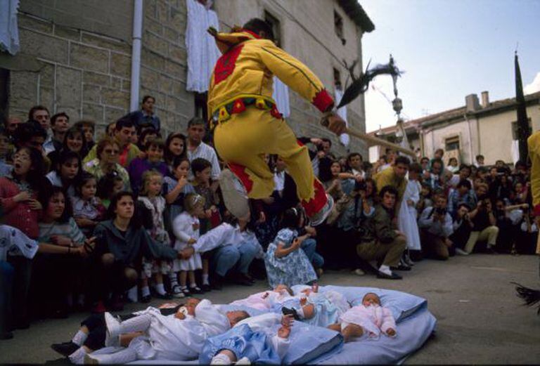 Baby-jumping in Castrillo de Murcia (Burgos).