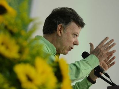 Colombian President Juan Manuel Santos sets the deadline for reaching specific peace agreements with the FARC