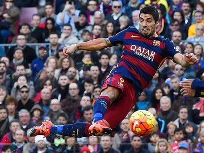 Luis Suárez playing with the FC Barcelona.