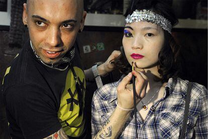 The new face of Spanish emigration: Borja Mata at a make-up workshop in Shanghai.
