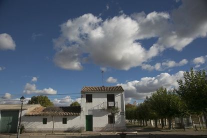 View of La Vid. In the new villages, all the homes were practically identical, generally consisting of a house, a corral and a courtyard.