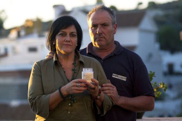 Gabriela González and Fernando Amador with the jar the police claimed contained narcotics.
