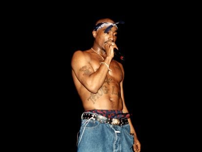 Rapper Tupac Shakur performs at the Regal Theater in Chicago, Illinois in March 1994.