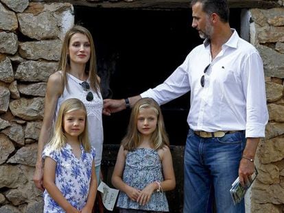 Prince Felipe and Princess Letizia with their daughters Leonor and Sofía in Palma in 2013.