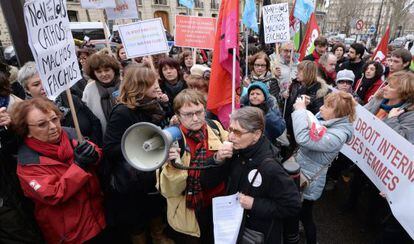Protest outside the Spanish Embassy in Paris against the proposed new abortion law.