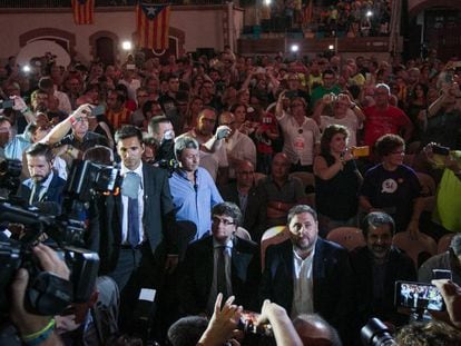 Carles Puigdemont, left, and Oriol Junqueras, center, at the campaign rally.