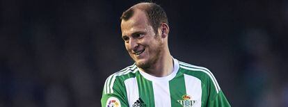 Zozulya in the jersey of Seville-based team Real Betis.