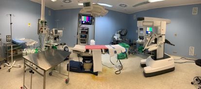 The DaVinci robot, in an operating room. / Quironsalud