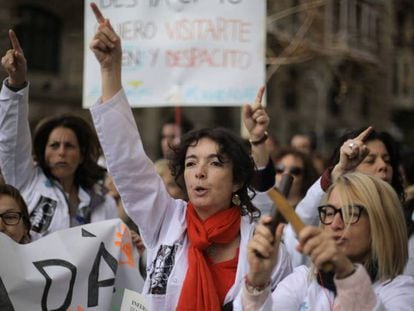 Health workers protest in Barcelona.