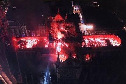 A drone view of the fire at Notre-Dame posted on Twitter by the journalist Alexandre Frémont.