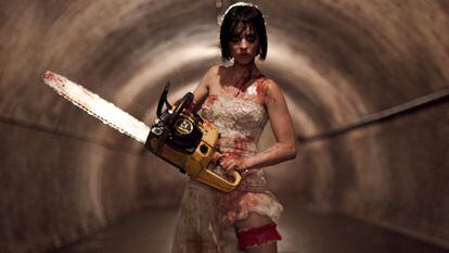 Leticia Dolera as Clara with her chainsaw in '[REC]3: genesis'.