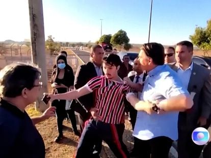 Jair Bolsonaro confronts YouTuber Wilker Leão.