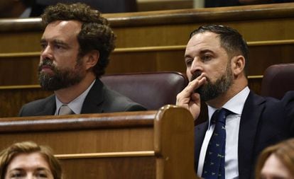 Vox leader Santiago Abascal (r) in Congress on Monday.