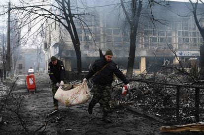 On March 1 Russian aircraft bombed the main television tower in Kyiv, killing five people. 