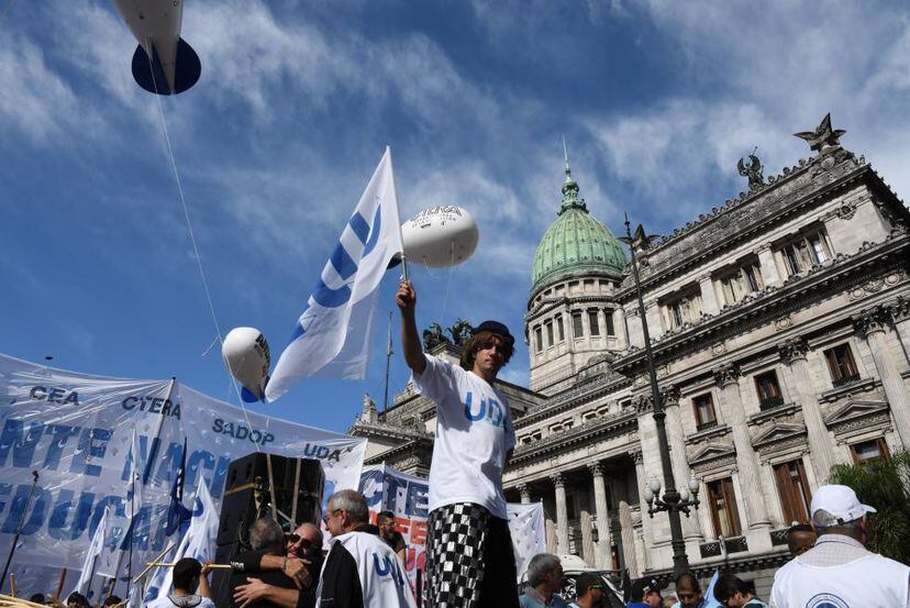 politics-in-argentina-in-argentina-the-truce-is-over-unions-pick