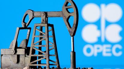 A 3D printed oil pump jack is seen in front of the OPEC logo.