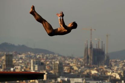 An athlete trains ahead of the 15th FINA World Championships at Piscina Municipal de Montjuic on July 19 2013 in Barcelona Spain 