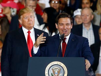 Former president Donald Trump stands behind then-gubernatorial candidate Ron DeSantis at a rally in Pensacola, Florida, in November 2018.