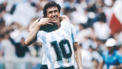 Jorge Valdano embraces Maradona during the 1986 World Cup.