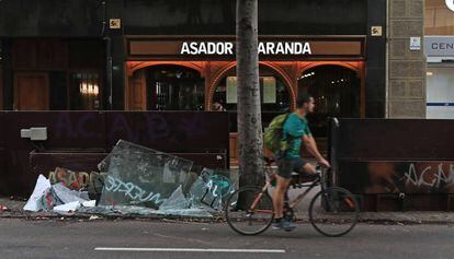 Damages in a street in the center of Barcelona.