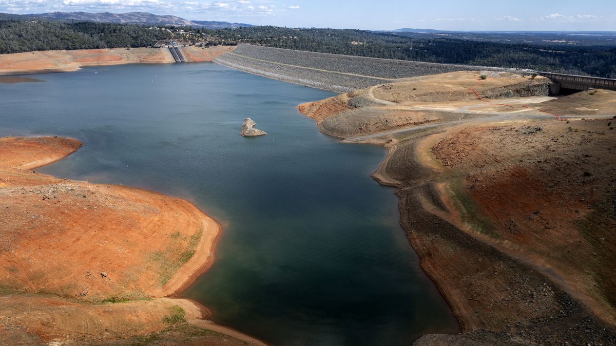 Dramatic Photos Show How Storms Filled California Reservoirs | U.S ...