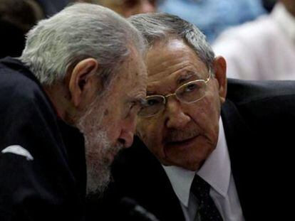 Fidel Castro speaks with his brother R&aacute;ul on Sunday.
