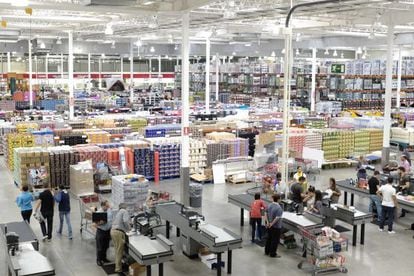 The new Costco warehouse club in Seville.