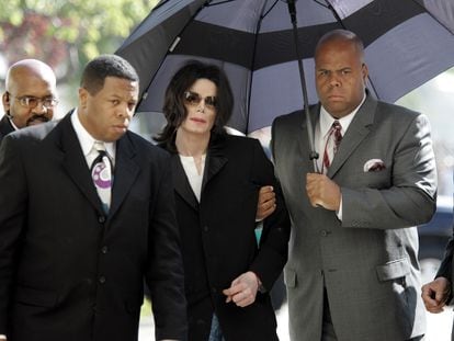 Michael Jackson arriving at a court in Santa Barbara, March 10, 2005.