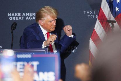 Former U.S. President and Republican presidential candidate Donald Trump dances as he leaves the stage during a campaign rally in Windham, New Hampshire, U.S., August 8, 2023.