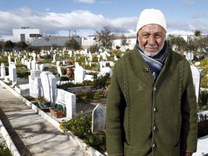 Imam Mohamed Bernaui next to Muslim graves in Griñón cemetery.
