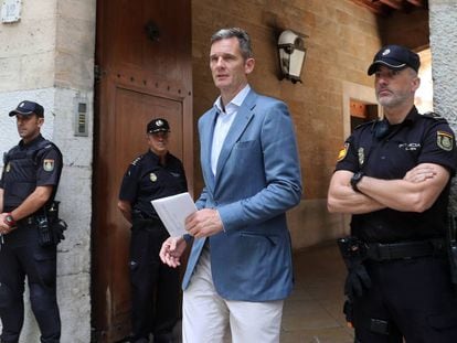 Iñaki Urdangarin leaves court in Palma on Wednesday morning.