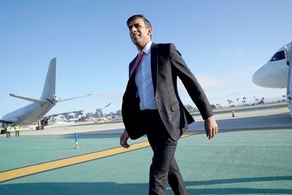 British Prime Minister Rishi Sunak disembarks his plane in San Diego, on March 12, 2023, as he arrives for meetings with US President Joe Biden and Australia Prime Minister Anthony Albanese.