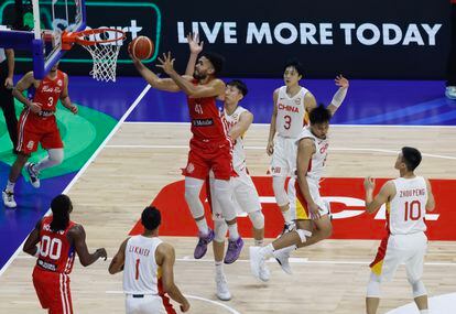 Arnaldo Toro Barea of Puerto Rico in action against Zhou Qi of China during the FIBA Basketball World Cup 2023 group stage match between China and Puerto Rico, on Aug. 20, 2023.