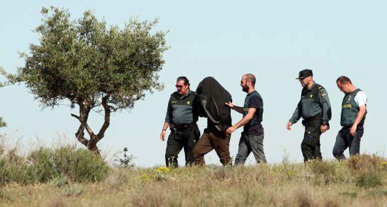 Bruno Hernández Vera is led on a search of his aunt's estate in Santa Cruz de la Zarza (Toledo).