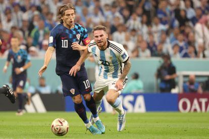 Alexis McAllister during Argentina's semi-final match against Croatia on Tuesday 13 December.