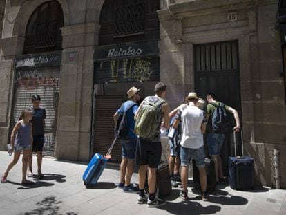 Tourists at a holiday apartment in Barcelona's Ciutat Vella.