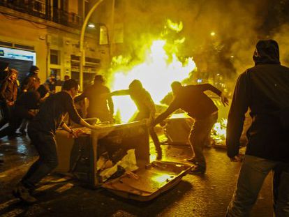 Protestors set a barricade on fire in Barcelona’s Sants neighborhood.