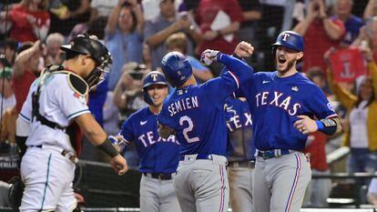 Texas Rangers players during a game against Arizona.