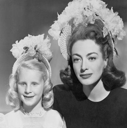 Joan Crawford pictured with her daughter Christina, who was 7 years old at the time. 