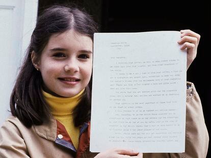 Samantha Smith holds letter she received from Soviet leader Yuri Andropov on April 26, 1983 in Manchester, Maine.