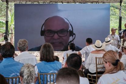 Salvatore Mancuso – a former paramilitary leader – speaks in a recorded message from his jail in the United States, addressing those who attended the event in Juan Frío.