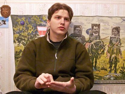 Belarus journalist Pavel Mazheika speaks to the Associated Press, in the city of Zhlobin, 231 km (144 miles) east of Minsk, Belarus, on Jan. 22, 2003.